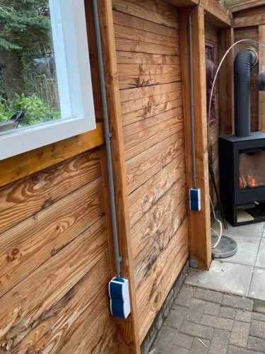 Verlichting en wandcontactdozen in serre_garage Wesepe